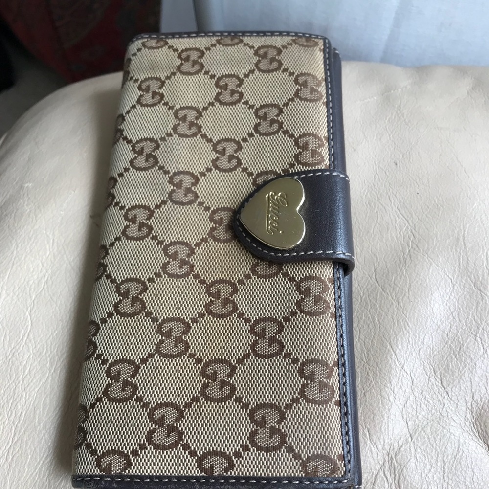Authentic Gucci wallet. Used condition